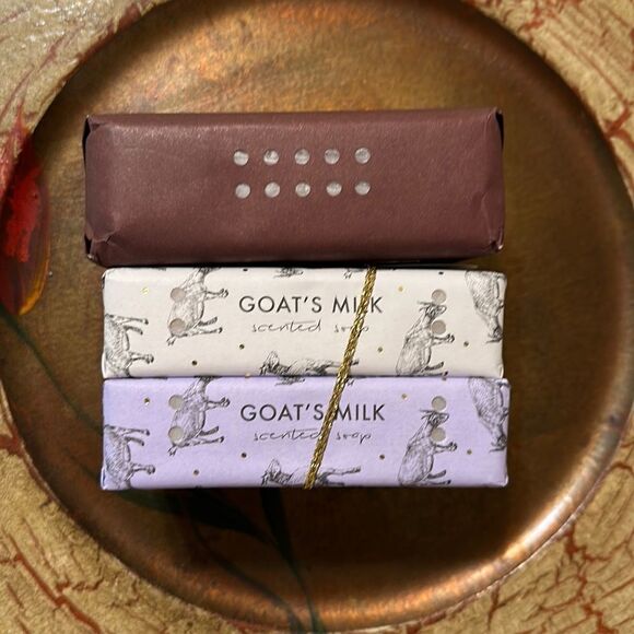 Men’s Set of 2 1 Bay Rum Fragranced Soap & 2 Goat’s Milk Bars - Picture 7 of 10